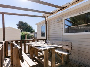 Outdoor dining - Comfort mobile home 450 m from the sea, 6 ppl (Narbonne)