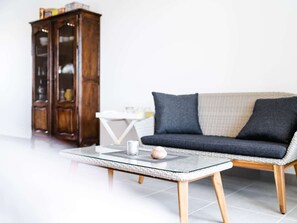 TV - Modern Apartment with WIFI, Parking & Balcony, 300m from Beach (Narbonne-Narbonne Plage-Narbonne Plage)