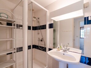 Hair dryer - Cozy T2 Mezzanine near Lagoon with A/C, Pool, WiFi, Parking - Sleeps 4 (Gruissan)