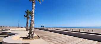 Comfortable cottage in Narbonne-Plage with pool and parking