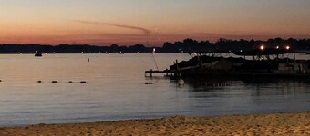 Cozy Cottage 2BR Queen Families Workers Nurses