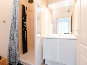 Hair dryer - Ground-Floor T2, Shared Pool, WIFI, Garage, Narbonne-Plage (Narbonne)