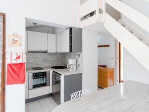 Refrigerador, microondas, horno y lavavajillas 