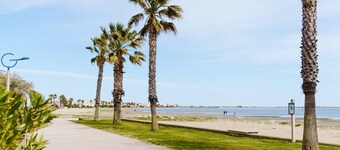 Charming Villa in Gruissan - 2 Bedrooms, 6 Guests, Near Beach, WiFi & Garage