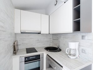 Refrigerador, microondas, horno y lavavajillas 