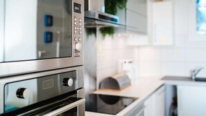 冰箱、微波炉、烤箱、炉灶