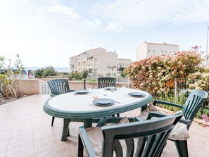 Outdoor dining - 3-room pavilion with pool and parking near beaches (Fleury-Saint-Pierre-la-Mer)