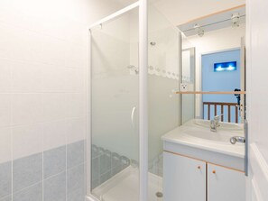 Hair dryer - 3-room pavilion with pool and parking near beaches (Fleury-Saint-Pierre-la-Mer)