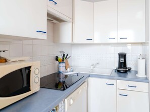 Refrigerador, microondas, parrilla de estufa y lavavajillas 