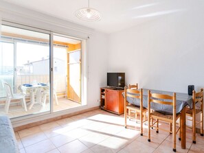 Interior - T2 Apartment with Wifi, Pets Allowed and Parking in Saint-Pierre-La-Mer (Fleury-Saint-Pierre-la-Mer)