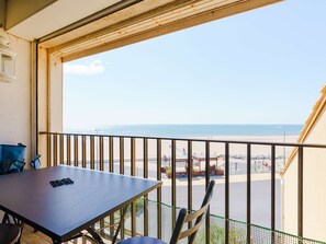 Outdoor dining - Apartment 4 ppl with WIFI, pets allowed, private parking (Narbonne-Narbonne Plage-Narbonne Plage)