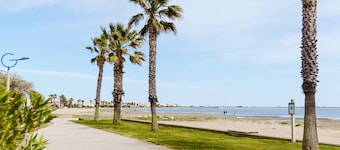 Cozy T2 with Shared Pool Near Gruissan Beach and Marina