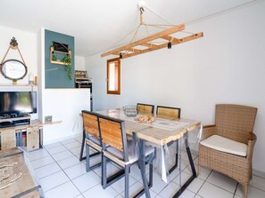 Dining - Renovated T3 pavilion, near beach, 2 bedrooms, terrace, garage, WiFi (Narbonne-Narbonne Plage-Narbonne Plage)