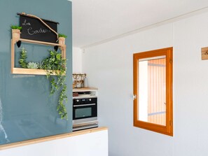 Fridge, microwave, dishwasher - Renovated T3 pavilion, near beach, 2 bedrooms, terrace, garage, WiFi (Narbonne-Narbonne Plage-Narbonne Plage)