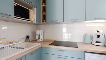 Micro-ondes, plaque de cuisson, cafetière/bouilloire, grille-pain