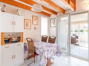 Dining - Cozy Studio Loft with AC, WiFi, Pool Access, and Private Parking (Gruissan)