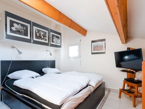 Free WiFi - Cozy Studio Loft with AC, WiFi, Pool Access, and Private Parking (Gruissan)