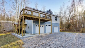A two-story house with a covered porch and a garage. - Peaceful Retreat Near Lake Barkley! (Cadiz)