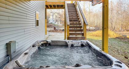 Peaceful Retreat w/ Hot Tub Near Lake Barkley!