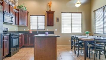 House (3 Bedrooms) | Interior