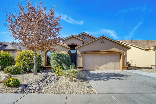 Pet-friendly Getaway w/ Mtn Views in Las Cruces!