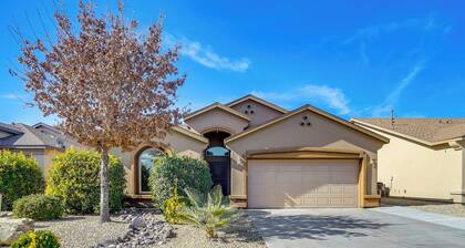 Pet-friendly Getaway w/ Mtn Views in Las Cruces!