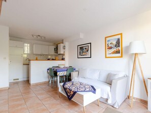 A compact living space with a kitchenette, a dining area, and a sofa. - Air-Conditioned 3-Bedroom House, Terrace, & WiFi – Steps from Grazel Beach, Pet-Friendly (Gruissan)
