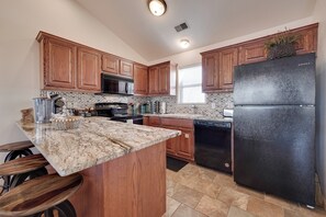 Apartment (2 Bedrooms) | Interior - 6 Mi to Branson Strip: Resort Condo w/ Perks (Branson West)