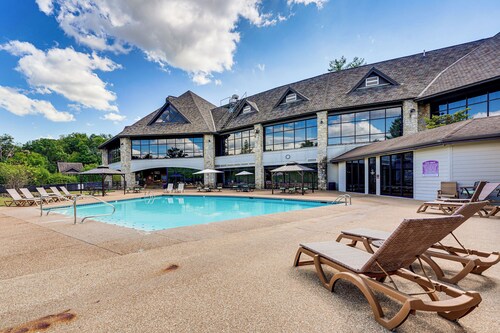 6 Mi to Branson Strip: Resort Condo w/ Perks