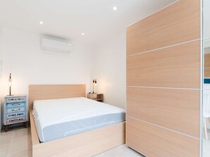 2 bedrooms - Stylish Renovated 2-BR Apartment with AC, Terrace, Near Beach (Fleury-Saint-Pierre-la-Mer)