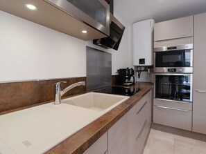 Fridge, microwave, oven, stovetop - Stylish Renovated 2-BR Apartment with AC, Terrace, Near Beach (Fleury-Saint-Pierre-la-Mer)