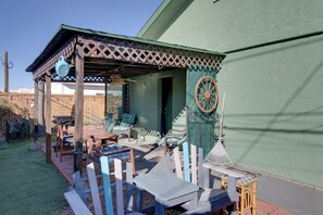 House (4 Bedrooms) | Interior - 2 Mi to Rotary Park! Pet-friendly Home w/ Fire Pit (Bullhead City)