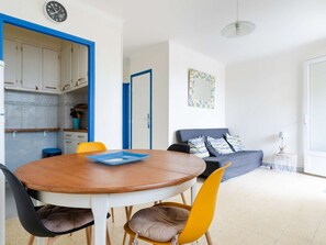 Dining - Family apartment 30m from the beach, sea view (Narbonne-Narbonne Plage-Narbonne Plage)