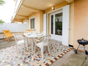 Outdoor dining - Family apartment 30m from the beach, sea view (Narbonne-Narbonne Plage-Narbonne Plage)