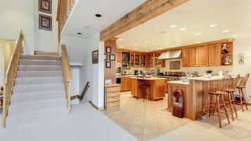House (Multiple Bedrooms) | Bahagian dalam
