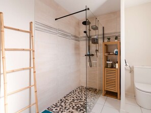 Hair dryer - Cozy Air-Conditioned Pavilion for 6 near Beach with WiFi, Parking, and Modern Amenities in Narbonne-Plage (Narbonne)