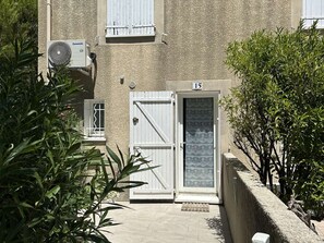 Exterior detail - Cozy Pavilion with Terrace, 150m from Sandy Beach, Sleeps 5 (Narbonne-Narbonne Plage-Narbonne Plage)
