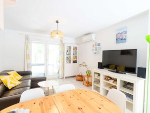 TV - Cozy Pavilion with Terrace, 150m from Sandy Beach, Sleeps 5 (Narbonne-Narbonne Plage-Narbonne Plage)