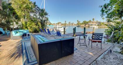 Walk to Beach + Johns Pass: Waterfront Gem!