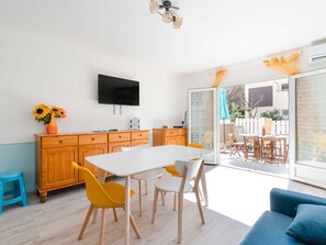 Interior - Ground Floor T2 Apartment with AC and WiFi, Near Beach, Updated in 2023, Parking Included (Narbonne)