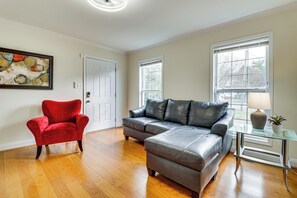 House (4 Bedrooms) | Interior - Walk to Dtwn & Campus! Spacious Hampton Home (Hampton)