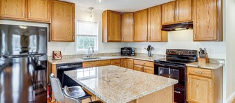 Walk to Dtwn & Campus! Spacious Hampton Home