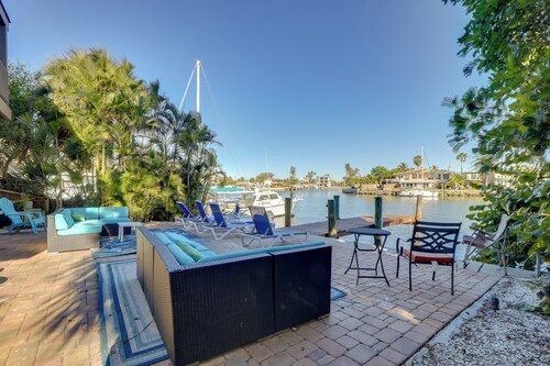 Anglers Paradise: Condo w/ Dock in Madeira Beach!