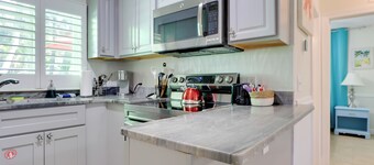 Anglers Paradise: Condo w/ Dock in Madeira Beach!