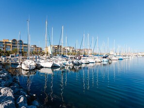 Marina - Apartment Gruissan - Private Parking, Pets Allowed (Gruissan)