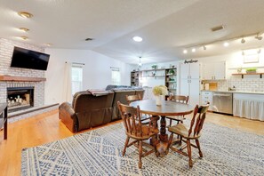 Apartment (2 Bedrooms) | Interior - Pool & Patio Access: Breezy Getaway in Palm Harbor (Palm Harbor)
