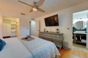 Apartment (2 Bedrooms) | Interior - Pool & Patio Access: Breezy Getaway in Palm Harbor (Palm Harbor)
