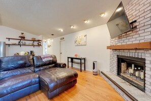 Apartment (2 Bedrooms) | Interior - Pool & Patio Access: Breezy Getaway in Palm Harbor (Palm Harbor)
