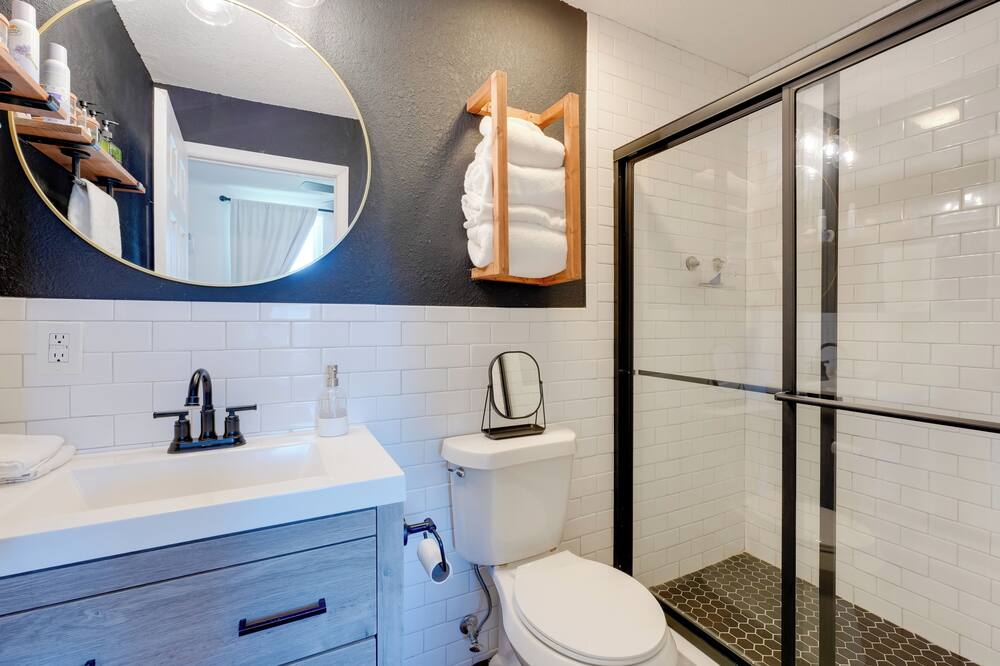 6 Mi to Honeymoon Island: Studio w/ Pool Access - Palm Harbor, FL