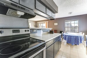 Interior - 3 Mi to Houston Medical Center: Extended Stay (Houston)